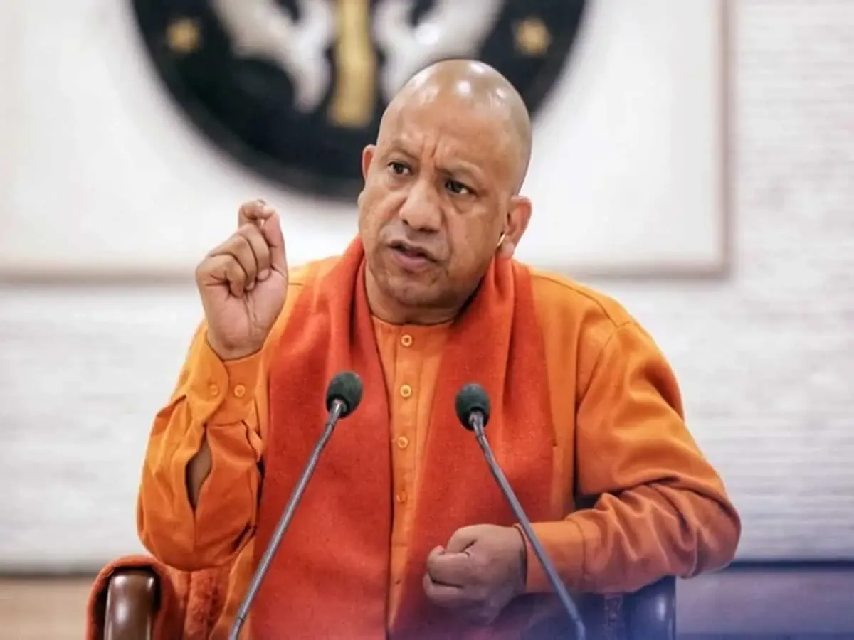 योगी आदित्यनाथ सरकार का बड़ा फैसला: संविदा और आउटसोर्सिंग कर्मियों के लिए सेवा निगम का गठन; मानदेय में भारी बढ़ोतरी और आरक्षण भी लागू