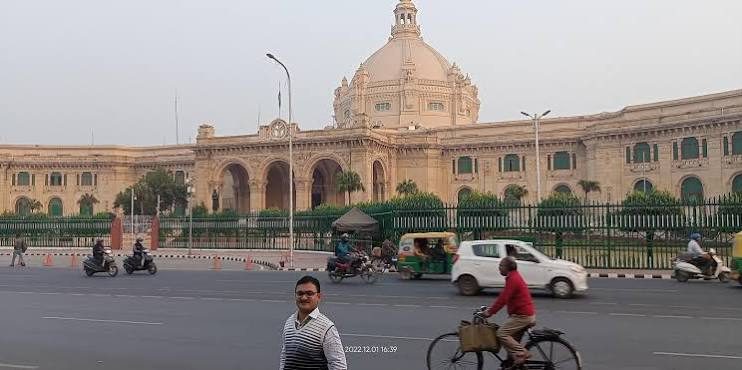 लखनऊ ट्रिपल मर्डर-सुसाइड केस -  लखनऊ में खौफनाक वारदात: बैंक अधिकारी ने पत्नी और बहन को गोली मार खुद को उड़ाया,