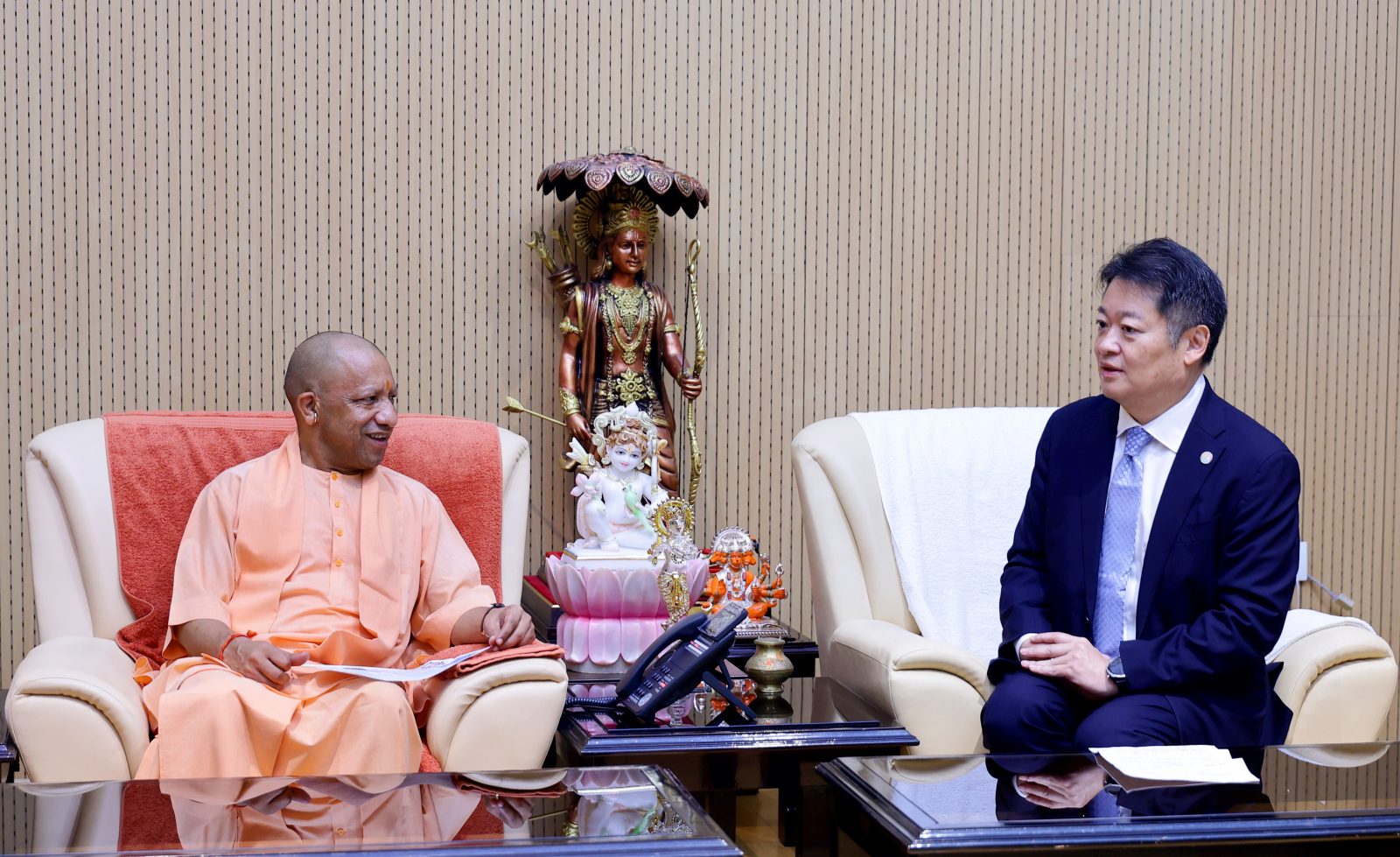यूपी में जापानी निवेश की तैयारी: सीएम योगी से मिला जापानी दल, युवाओं को मिलेंगे 10,000 रोज़गार