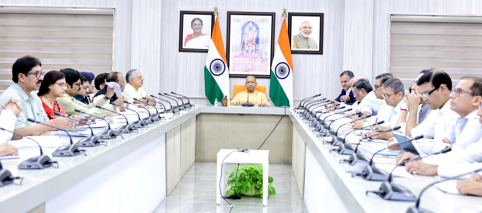 विकास परियोजनाओं में देरी बर्दाश्त नहीं, तय समय में पूरे हों काम लंबित कार्यों का तत्काल हो समाधान, एक्सप्रेस-वे को सिर्फ परिवहन नहीं, उद्योग और रोजगार का कॉरिडोर बनाएं : मुख्यमंत्री