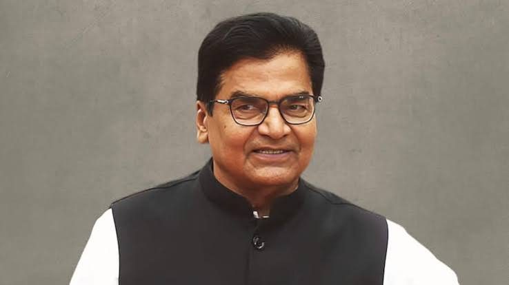 सपा महासचिव रामगोपाल यादव मीडिया से बात करते हुए कहा कि रावण की तरह भाजपा के 10 मुख,