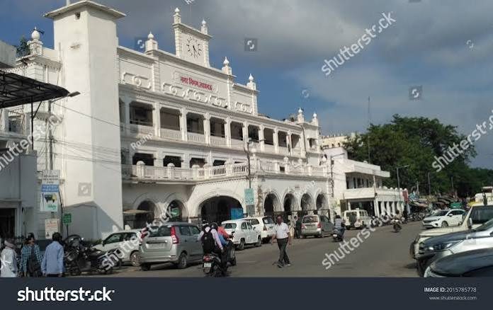 हाईकोर्ट का हंटर: कचहरी रोड पर 211 अवैध कब्जों पर नोटिस चस्पा, 4 अक्टूबर को 'बुलडोजर न्याय'